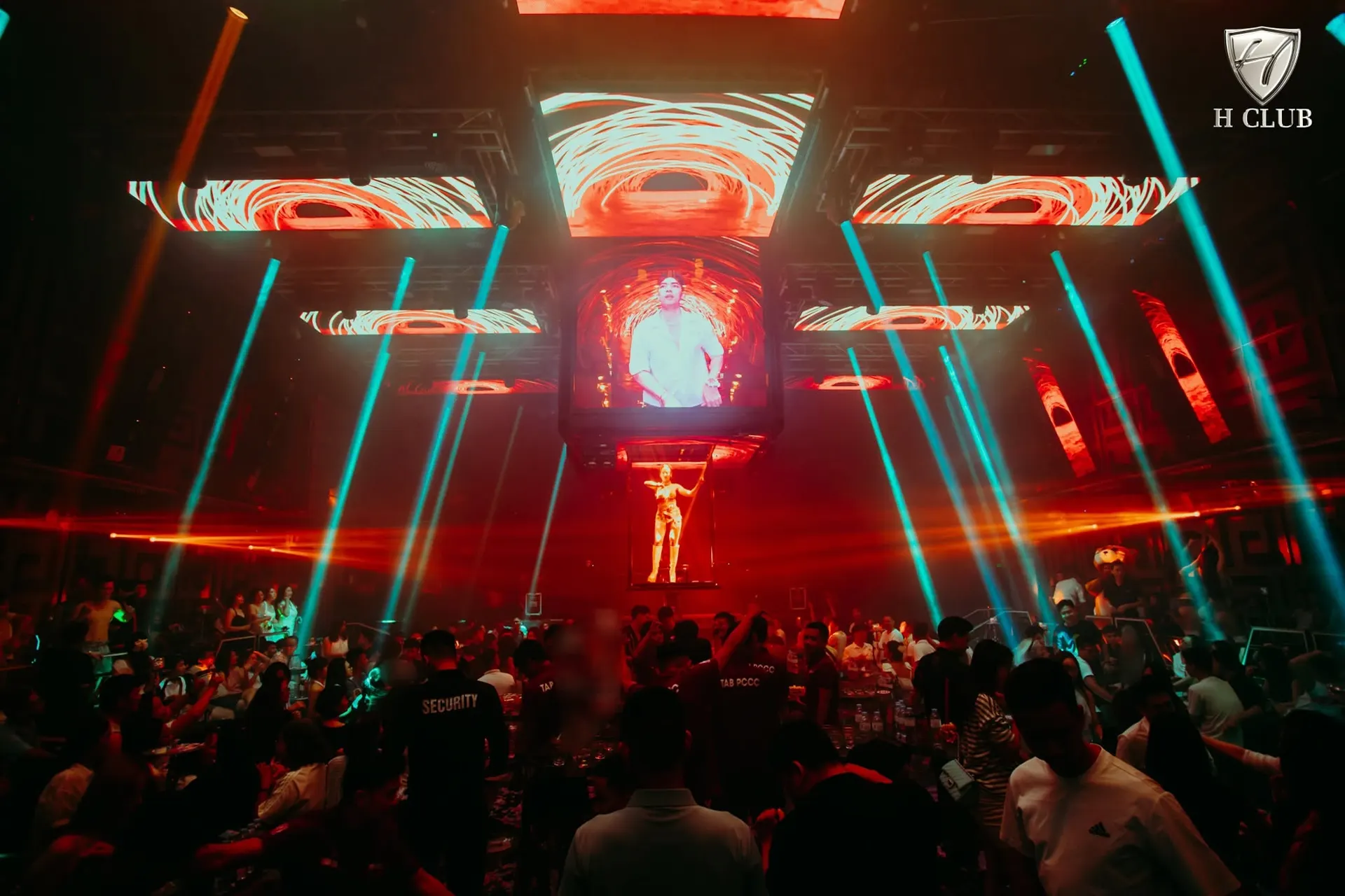 Một đêm tại H Club Hạ Long