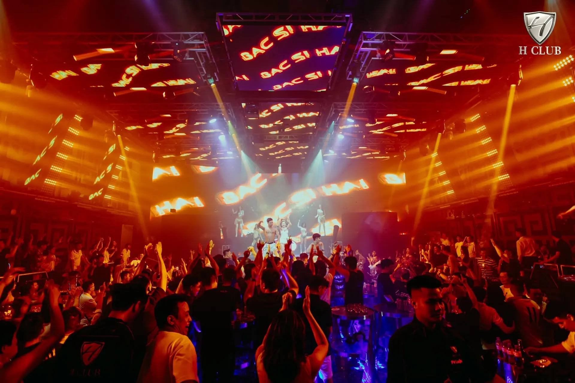 Một đêm tại H Club Hạ Long